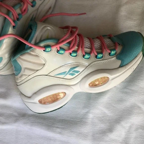 Girls green and pink lace Reebok Basketball shoe. - Picture 4 of 12